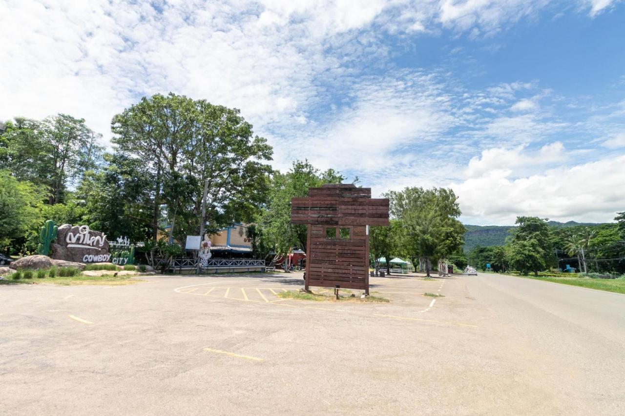 Capital O 1110 Khaoyai Cowboy City Resort Mu Si Buitenkant foto