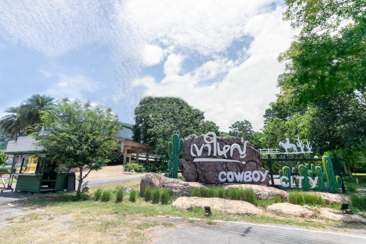 Capital O 1110 Khaoyai Cowboy City Resort Mu Si Buitenkant foto